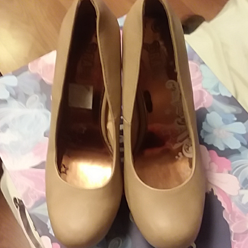 Brash Cream Heels